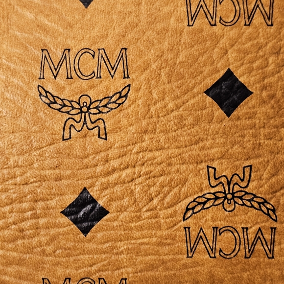 MCM CLUTCH - Picture 7 of 14